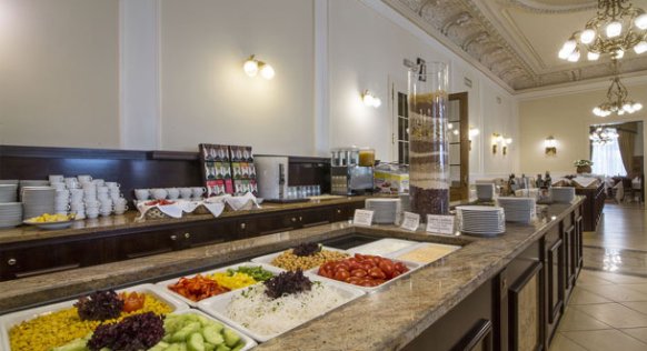 restaurant-buffet-salate