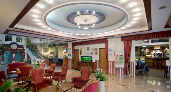 hotel_heviz_palace_lobby