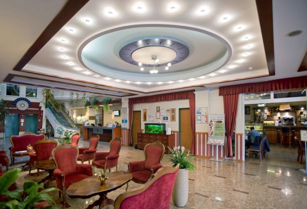 hotel_heviz_palace_lobby