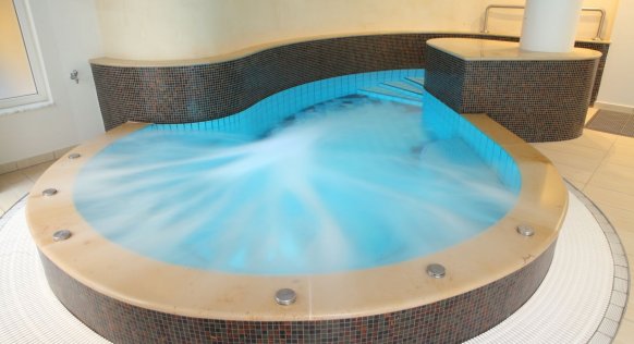 hotel_heviz_palace_wellness whirlpool