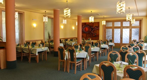 9-volareza-kurhaus-kijev-speisesaal.jpg