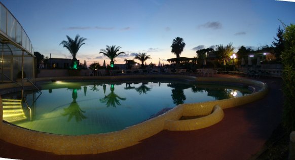 piscina_scoperta_sera_1.jpg