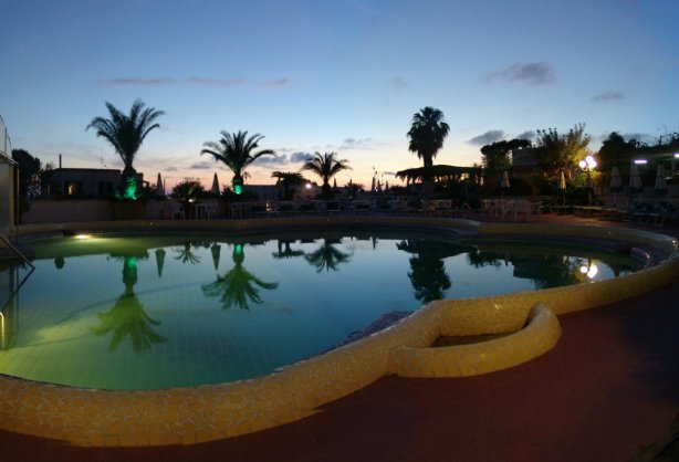 piscina_scoperta_sera_1.jpg