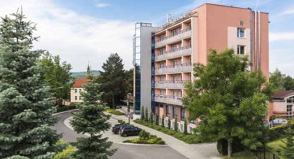 hotel-kudowa-budynek-1.jpg