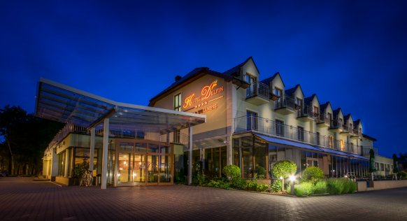 hotel-delfin-by-night.jpg