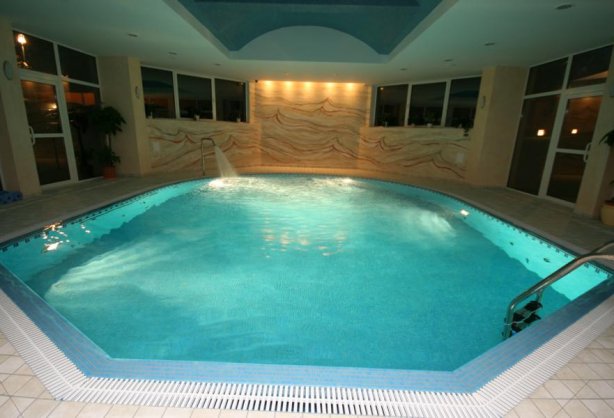 schwimmbad-hotelgold.JPG