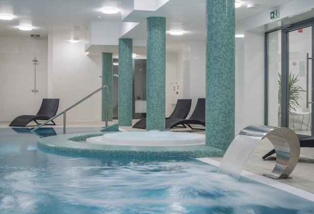 basenjacuzzi.jpg
