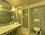 radium-palace_cat.-de-luxe_bathroom.jpg