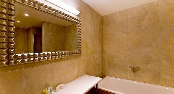 bathroom-hotel-ambassador-01.jpg