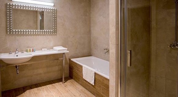 bathroom-hotel-ambassador-06.jpg