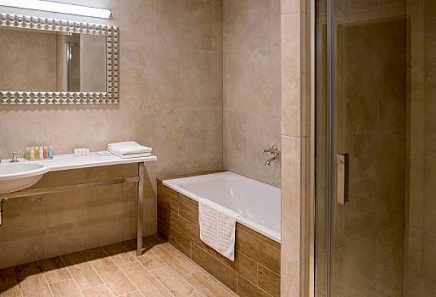 bathroom-hotel-ambassador-06.jpg