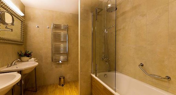 bathroom-hotel-ambassador-07.jpg