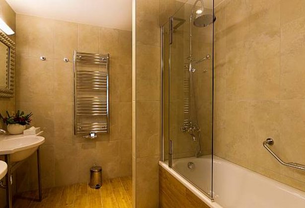 bathroom-hotel-ambassador-07.jpg