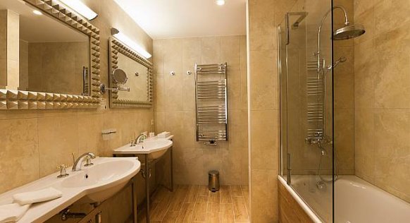 bathroom-hotel-ambassador-09.jpg