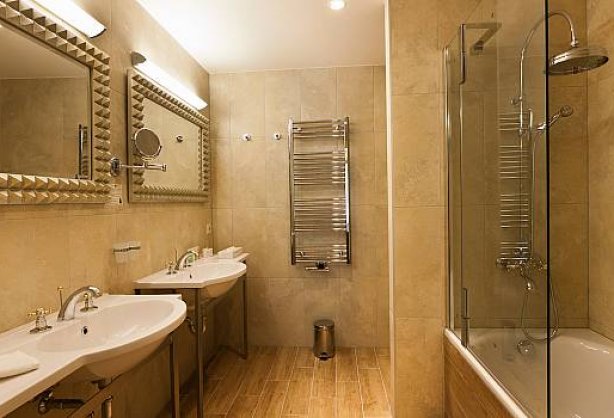 bathroom-hotel-ambassador-09.jpg