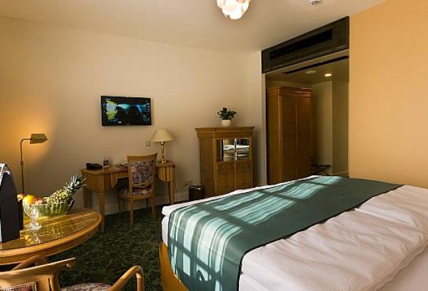 double-room-classic-04.jpg