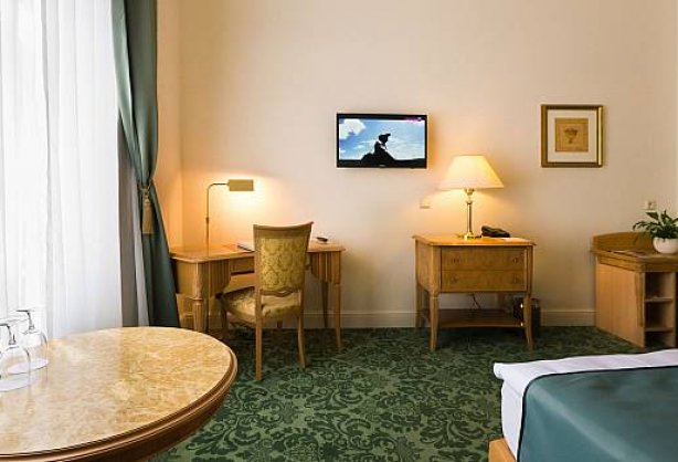 double-room-handicap-02.jpg