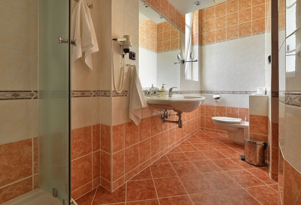ea_hotel_jessenius_bathroom-1.jpg