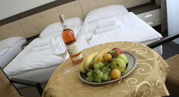 dreibettzimmer-obst-wein