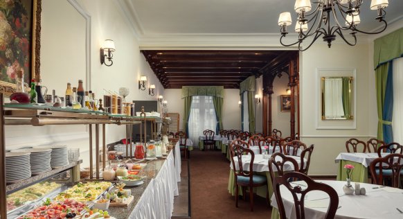 23-13-HTLS-Smetana_Restaurant_01