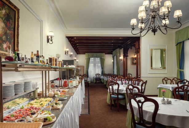 23-13-HTLS-Smetana_Restaurant_01