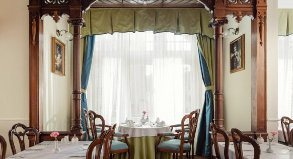 23-13-HTLS-Smetana_Restaurant_04