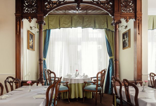 23-13-HTLS-Smetana_Restaurant_04