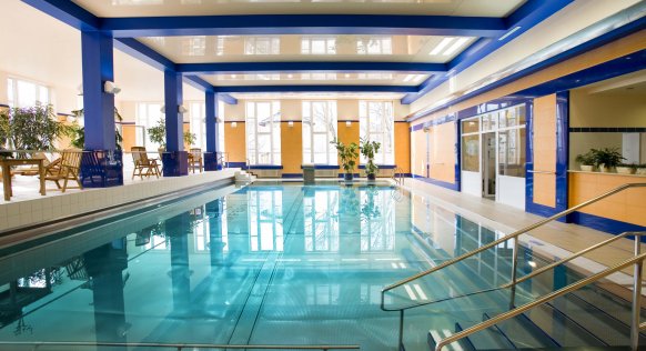 hotel-imperial-swimming-pool.jpg