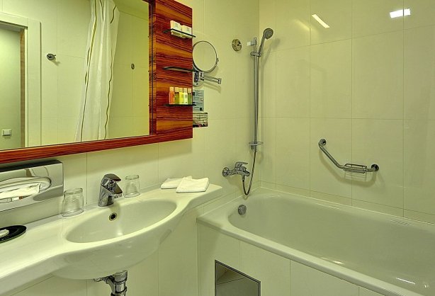 room-classic-bathroom_result2.jpg