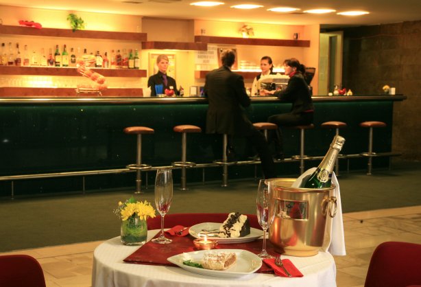 lobby-bar.JPG