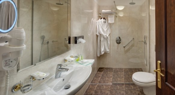 hotel-room-superior-plus-6-maxi2613.jpg
