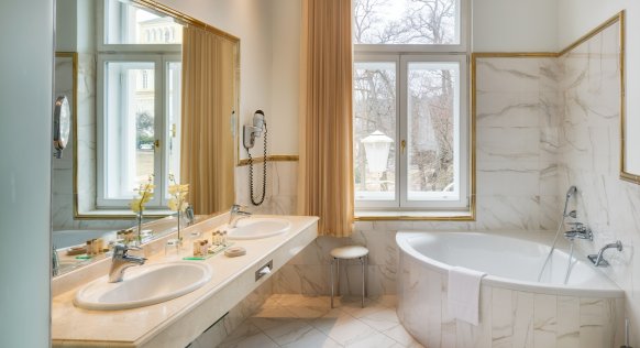 maria-spa_junior-suite-deluxe_210_16a1928.jpg