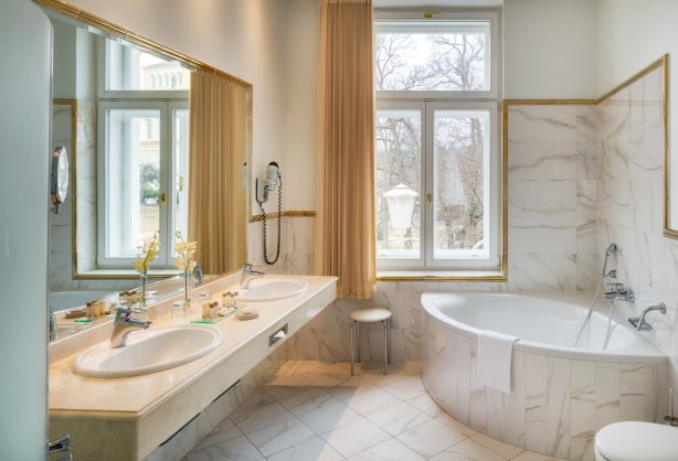 maria-spa_junior-suite-deluxe_210_16a1928.jpg
