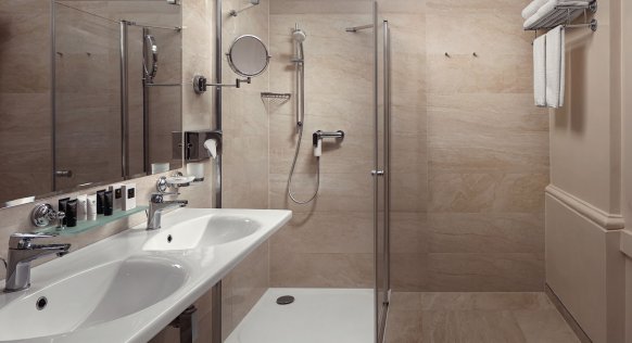 23-09-Nabokov_Bathroom_311