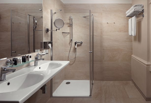 23-09-Nabokov_Bathroom_311