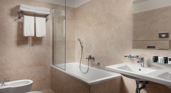 23-09-Nabokov_Bathroom_Suite