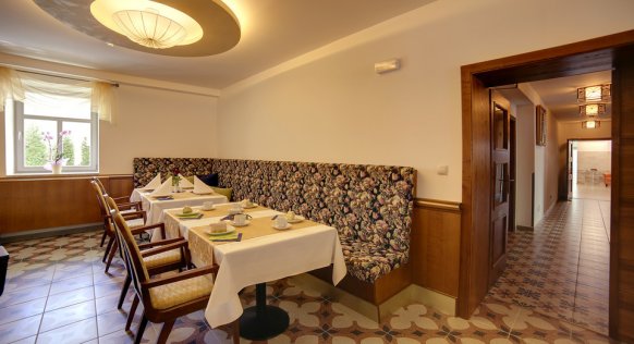 restaurant1.jpeg