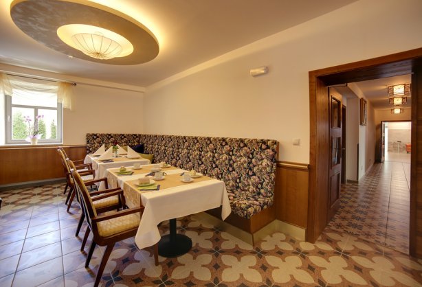 restaurant1.jpeg
