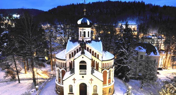 hotel_view_to_church_and_city_light.jpg