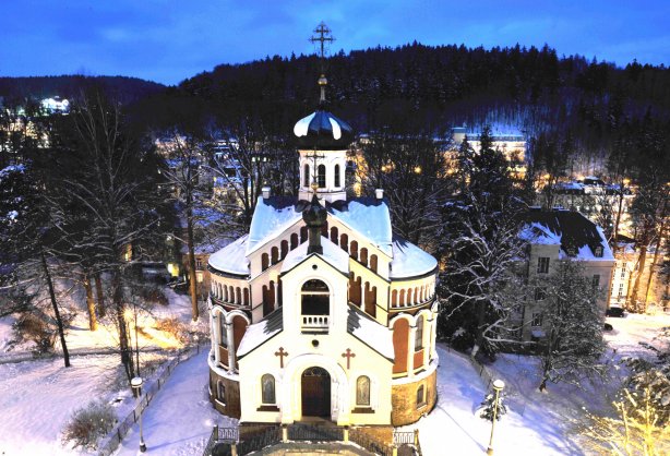 hotel_view_to_church_and_city_light.jpg