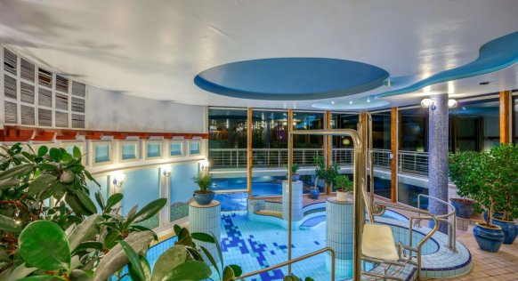 new-aqua-indoor-pool_01