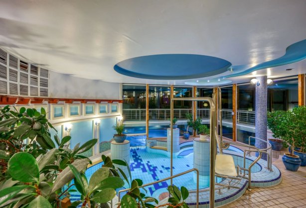 new-aqua-indoor-pool_01