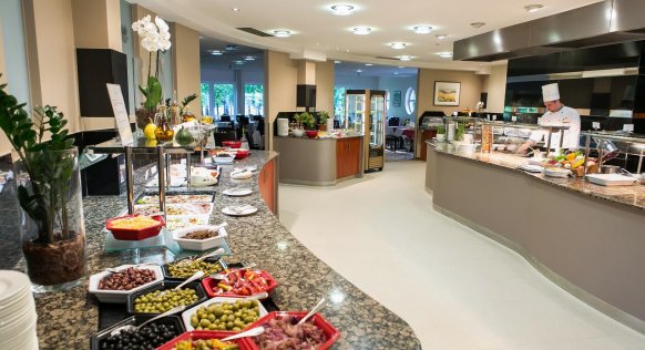 restaurant2
