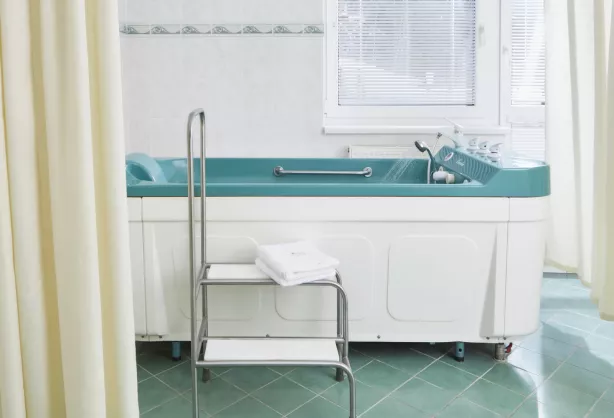 Therapiebad im Spa Hotel Děvín – moderne Wanne für balneologische Anwendungen