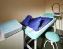 Therapieraum im Spa Hotel Děvín mit Gerät für Lymphdrainage und Lasertherapie
